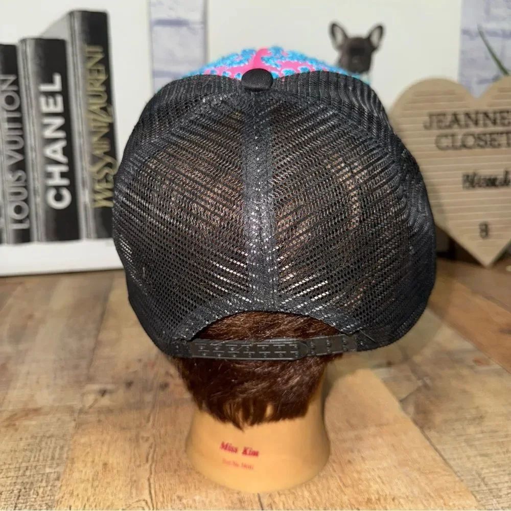 Embroidered trucker hat - Picture 6 of 9